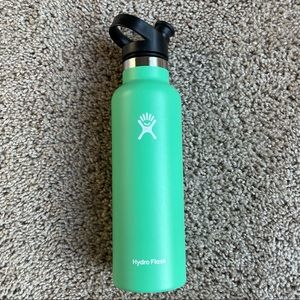 Green Hydro Flask 21 oz with Sport Top
